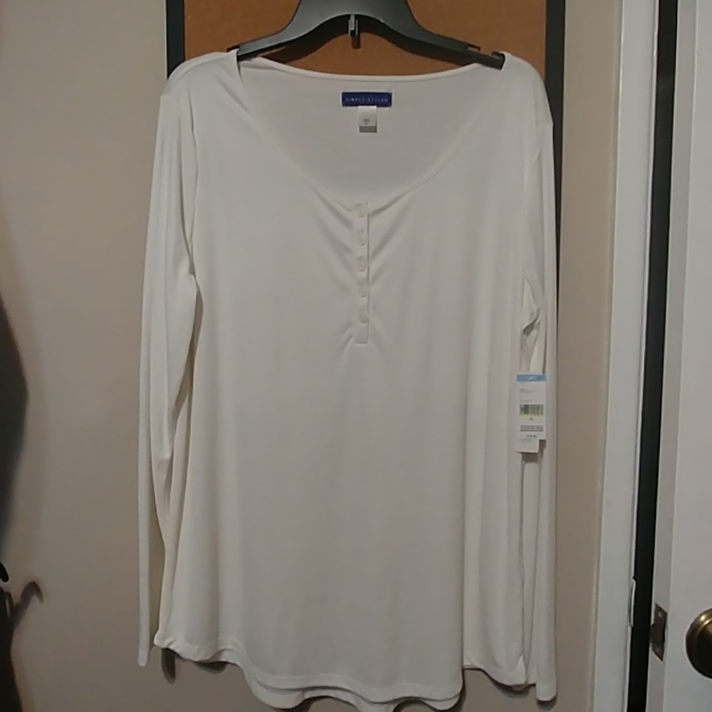 Simply Styled off white pullover top